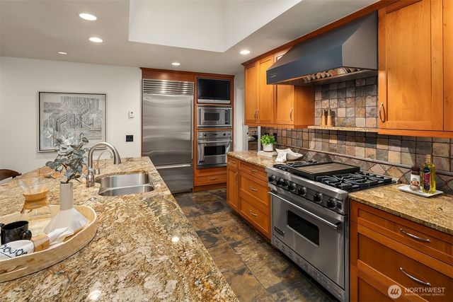 9520 NE 16th Street, Clyde Hill, WA 98004