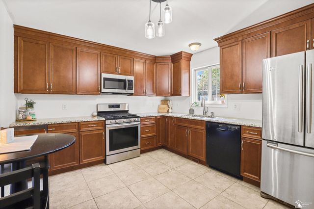 1167 Oakmont Drive, Temperance, MI 48182