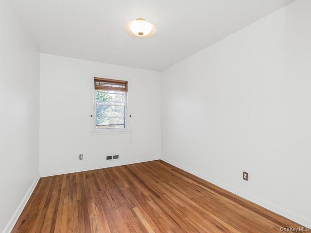 28 Moore Street, Hartsdale, NY 10530