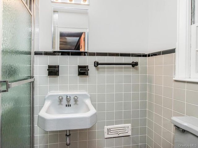 28 Moore Street, Hartsdale, NY 10530