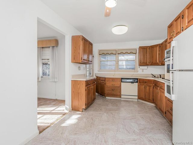 28 Moore Street, Hartsdale, NY 10530