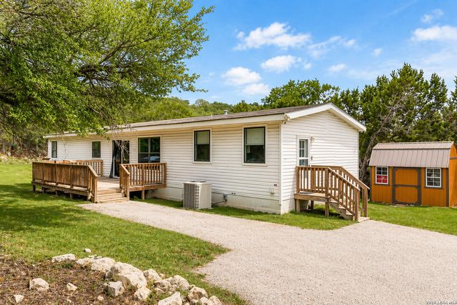 750 Regina Dr, Canyon Lake, TX 78133
