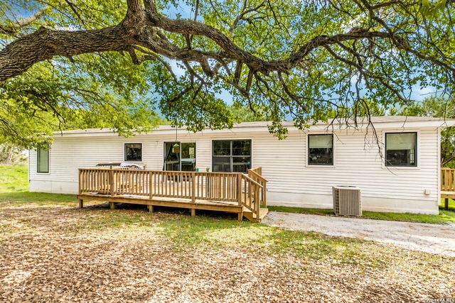 750 Regina Dr, Canyon Lake, TX 78133