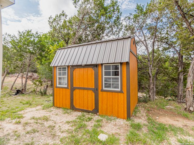 750 Regina Dr, Canyon Lake, TX 78133