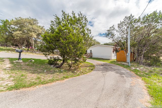 750 Regina Dr, Canyon Lake, TX 78133