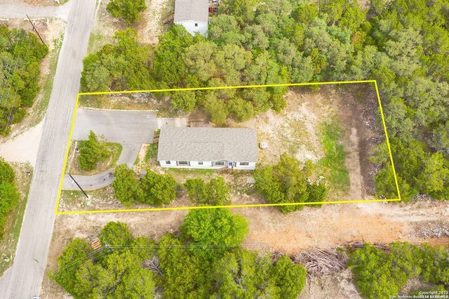 750 Regina Dr, Canyon Lake, TX 78133