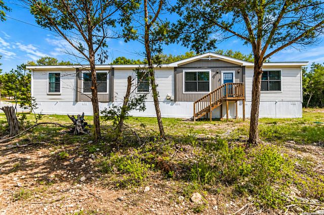 750 Regina Dr, Canyon Lake, TX 78133