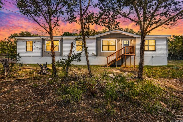 750 Regina Dr, Canyon Lake, TX 78133