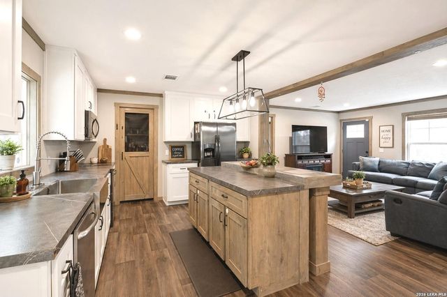 750 Regina Dr, Canyon Lake, TX 78133