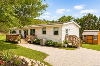 750 Regina Dr, Canyon Lake, TX 78133