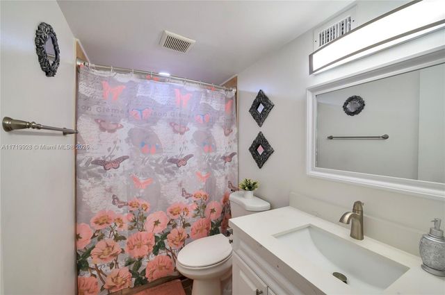 300 S Hollybrook Dr 105, Pembroke Pines, FL 33025