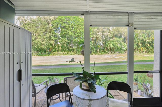 300 S Hollybrook Dr 105, Pembroke Pines, FL 33025