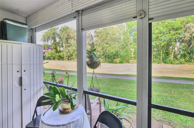 300 S Hollybrook Dr 105, Pembroke Pines, FL 33025