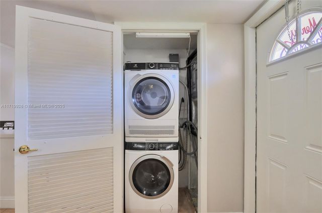 300 S Hollybrook Dr 105, Pembroke Pines, FL 33025