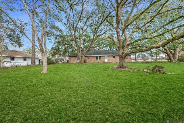 5235 Fennwood Dr, Zachary, LA 70791