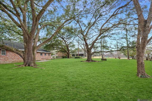 5235 Fennwood Dr, Zachary, LA 70791