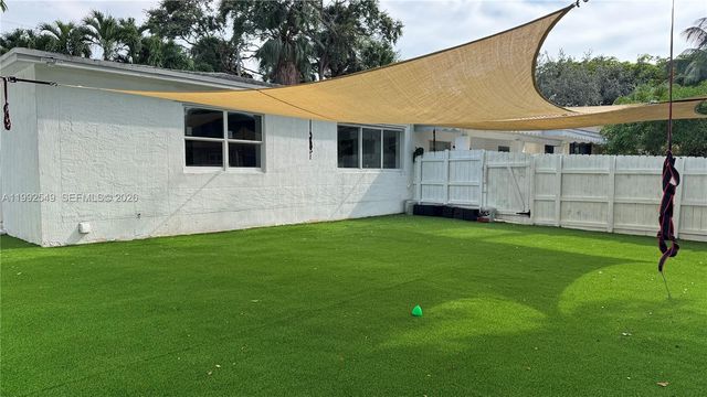 181 NE 121st St, North Miami, FL 33161