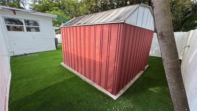 181 NE 121st St, North Miami, FL 33161