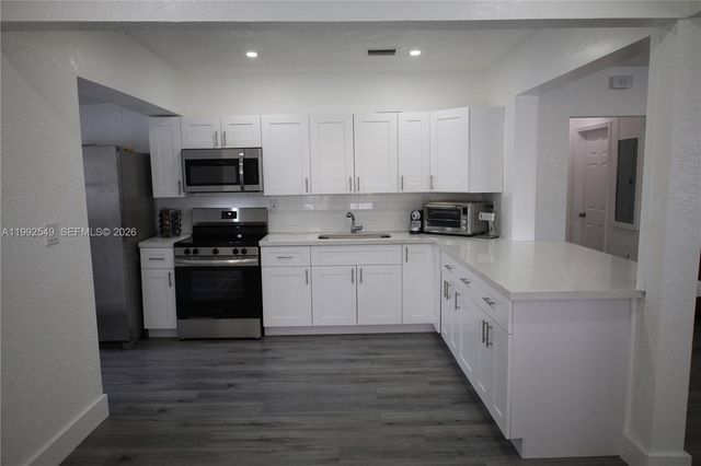 181 NE 121st St, North Miami, FL 33161