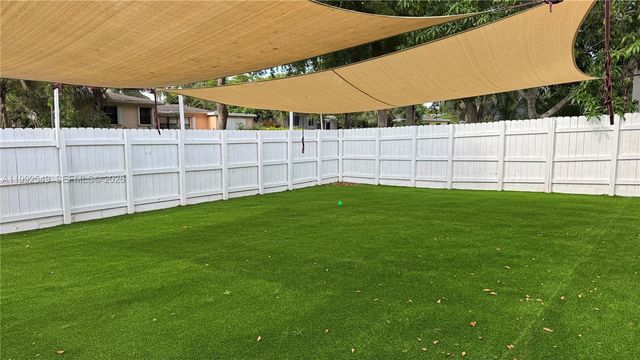 181 NE 121st St, North Miami, FL 33161