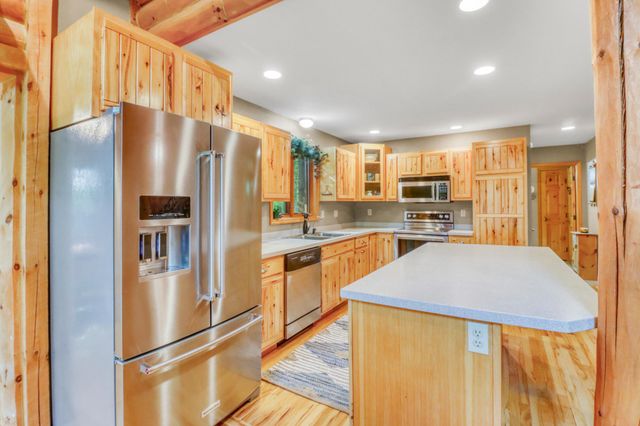 32360 SW Pickerel Lake Road, Detroit Lakes, MN 56501