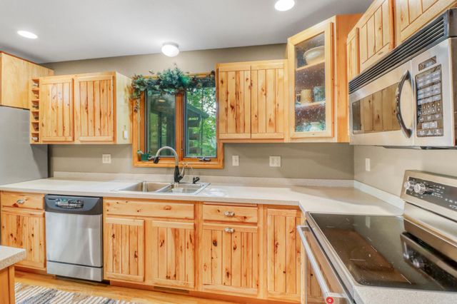 32360 SW Pickerel Lake Road, Detroit Lakes, MN 56501