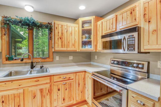 32360 SW Pickerel Lake Road, Detroit Lakes, MN 56501