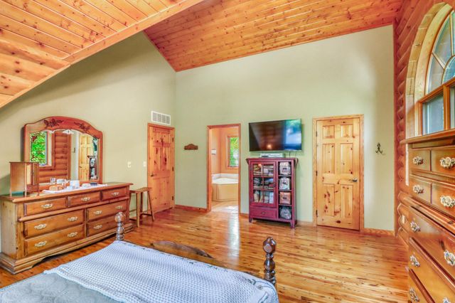 32360 SW Pickerel Lake Road, Detroit Lakes, MN 56501