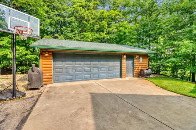 32360 SW Pickerel Lake Road, Detroit Lakes, MN 56501