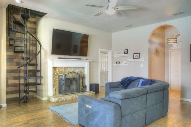 652 Chestnut Lane, Saginaw, TX 76179
