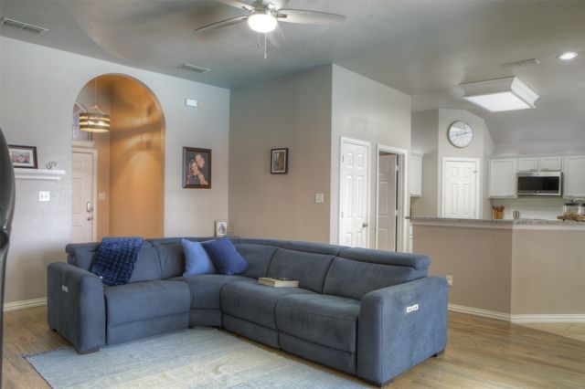 652 Chestnut Lane, Saginaw, TX 76179