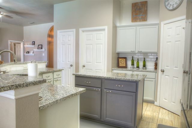 652 Chestnut Lane, Saginaw, TX 76179