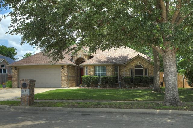 652 Chestnut Lane, Saginaw, TX 76179