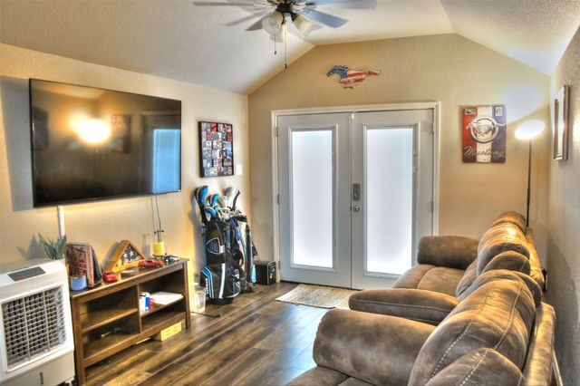 652 Chestnut Lane, Saginaw, TX 76179
