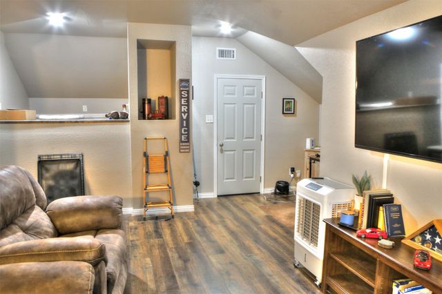 652 Chestnut Lane, Saginaw, TX 76179