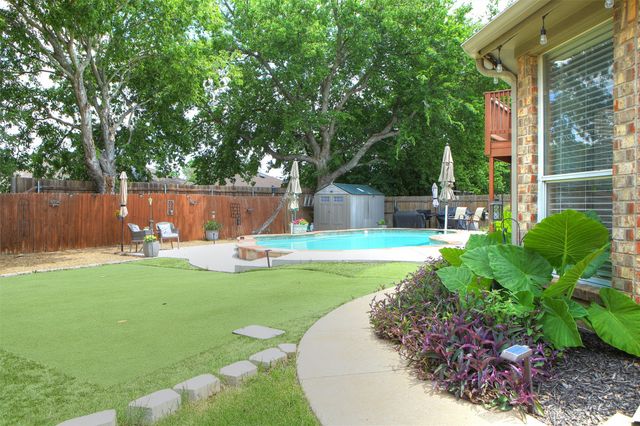 652 Chestnut Lane, Saginaw, TX 76179