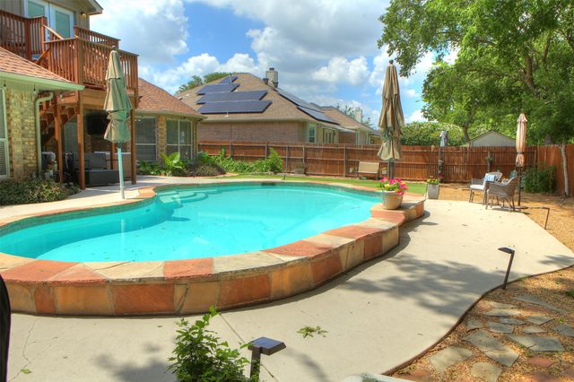 652 Chestnut Lane, Saginaw, TX 76179