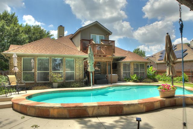652 Chestnut Lane, Saginaw, TX 76179