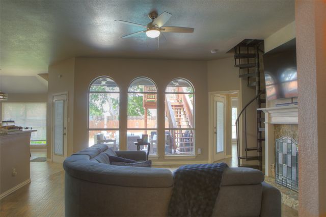 652 Chestnut Lane, Saginaw, TX 76179