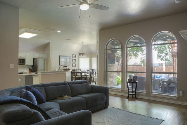 652 Chestnut Lane, Saginaw, TX 76179