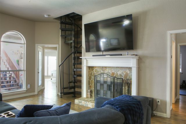 652 Chestnut Lane, Saginaw, TX 76179