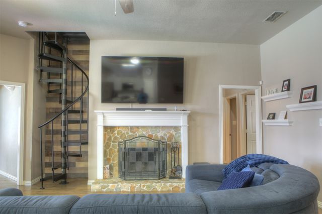 652 Chestnut Lane, Saginaw, TX 76179