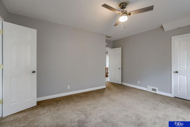 824 S 38 Street, Omaha, NE 68105