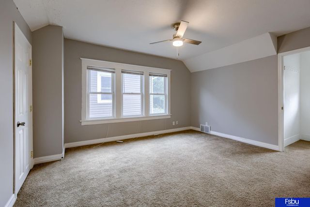 824 S 38 Street, Omaha, NE 68105