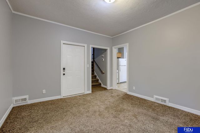 824 S 38 Street, Omaha, NE 68105