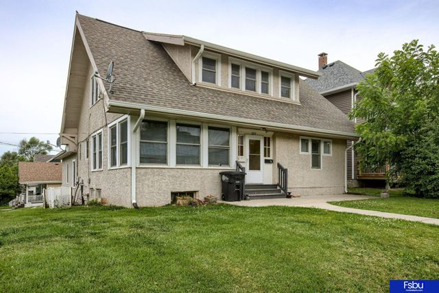 824 S 38 Street, Omaha, NE 68105