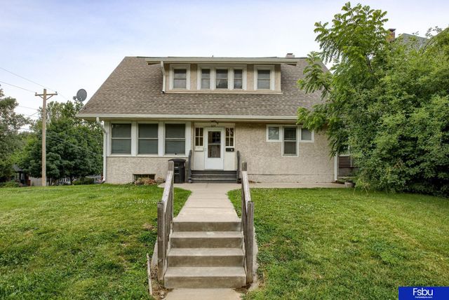 824 S 38 Street, Omaha, NE 68105