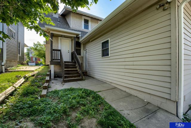 824 S 38 Street, Omaha, NE 68105