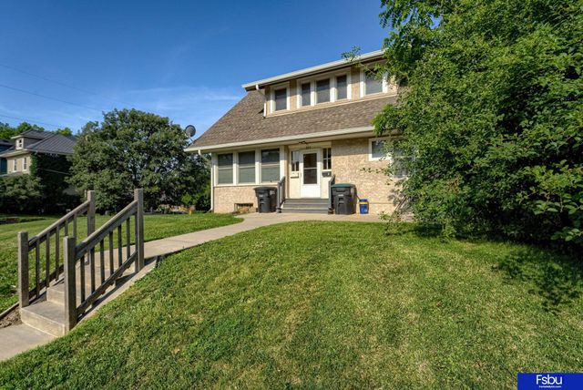 824 S 38 Street, Omaha, NE 68105