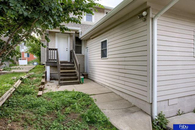 824 S 38 Street, Omaha, NE 68105